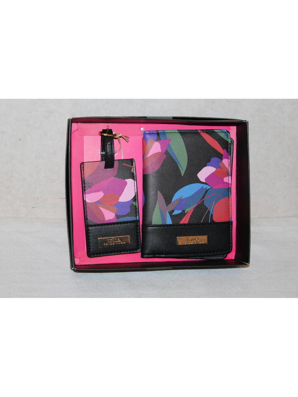 NEW Trina Turk Floral Passport Holder and Luggage Tag Travel Gift Set